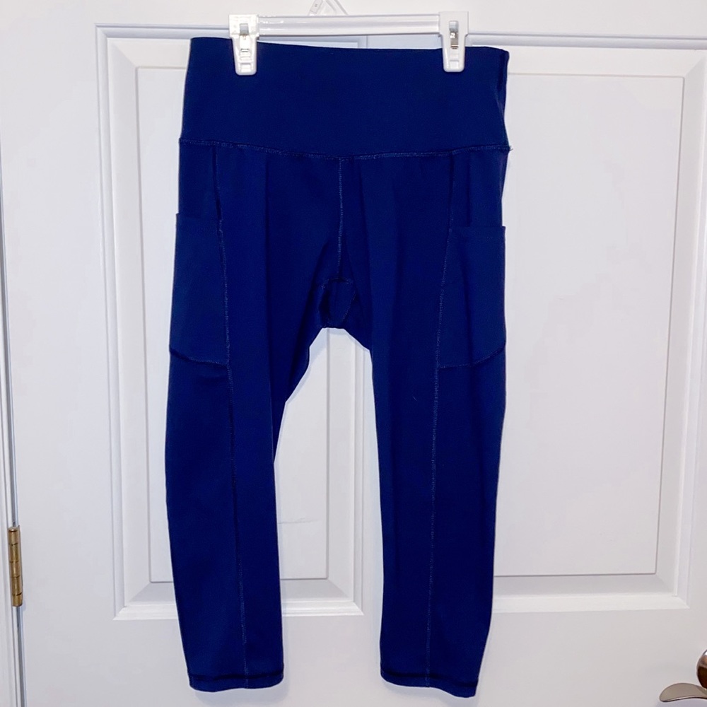 LuLu knock off with pockets!
